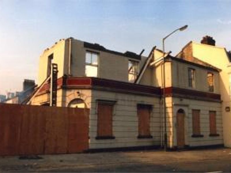Outside. (Pub, Key). Published on 29-05-2006 