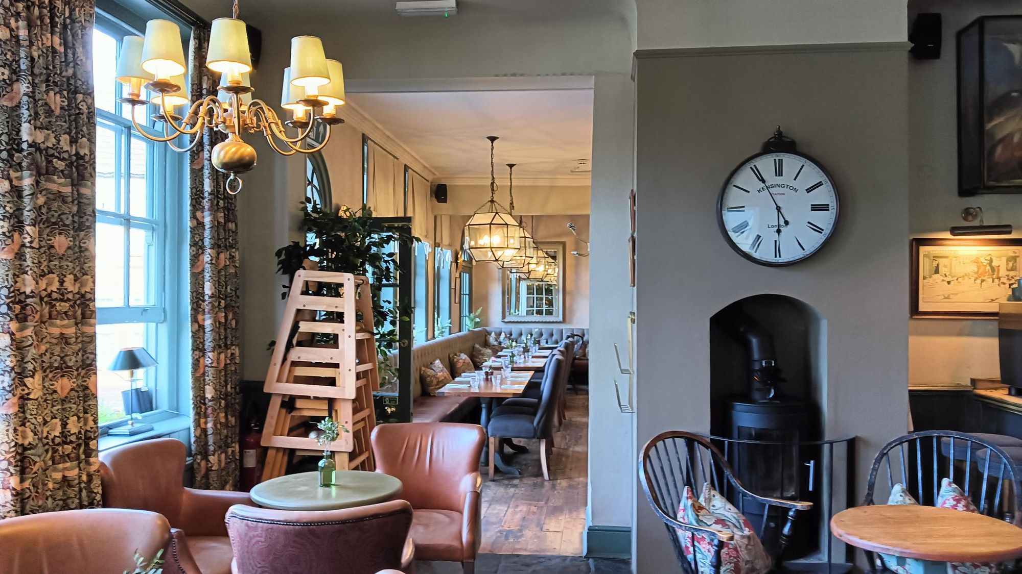 Looking from bar to dining room. (Pub). Published on 10-09-2024