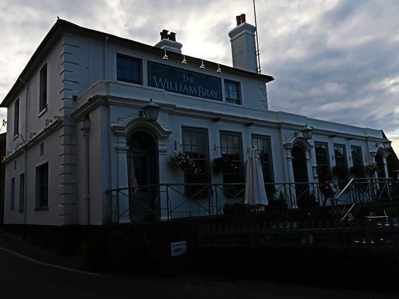 Outside. (Pub, Key). Published on 31-08-2019