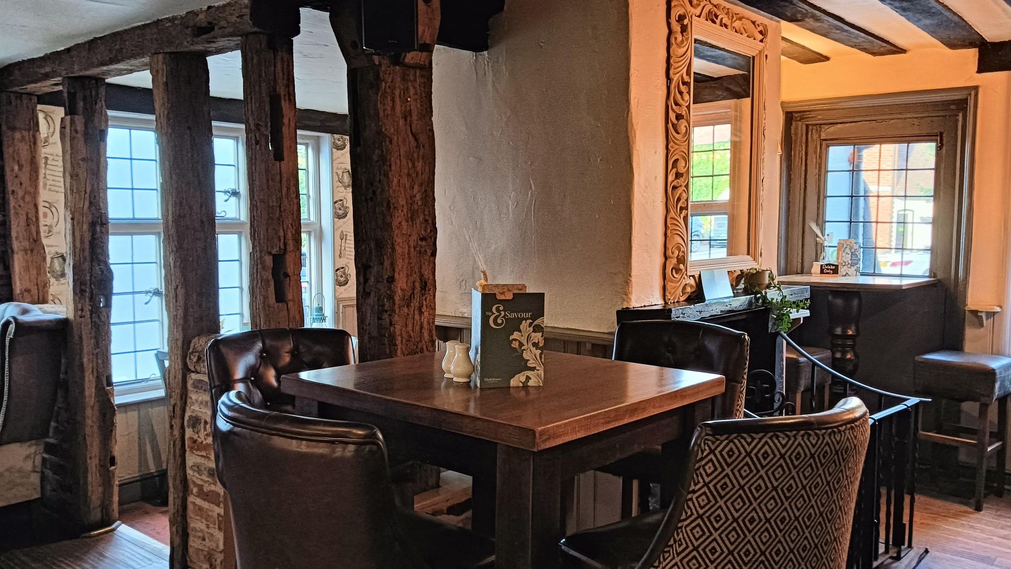 Right side of main bar. (Pub, Bar). Published on 10-09-2024