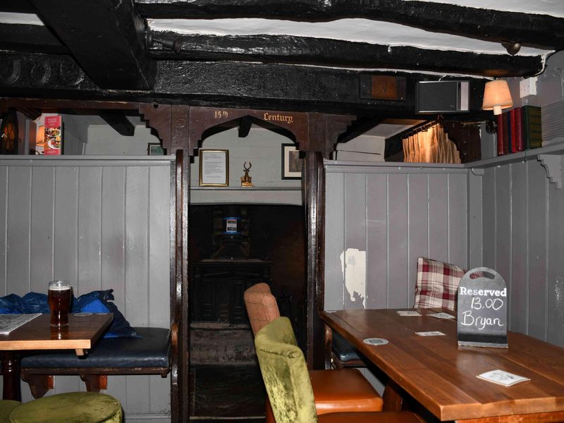 (Pub, Bar). Published on 29-01-2024