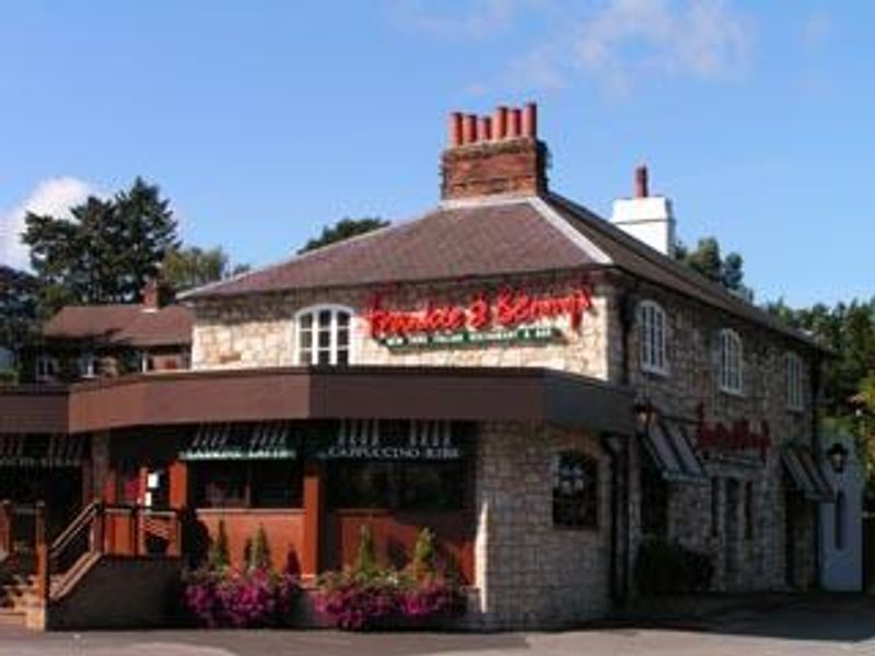 Outside. (Pub, Key). Published on 26-10-2008 