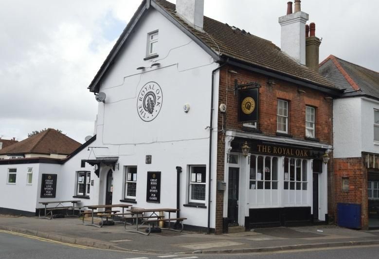Outside. (Pub, Key). Published on 28-08-2020