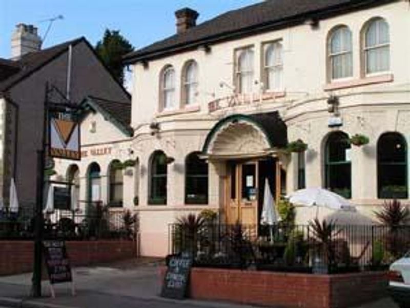 Outside. (Pub, Key). Published on 14-05-2006