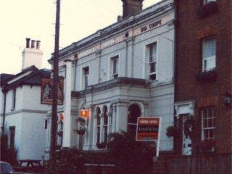 Outside. (Pub, Key). Published on 16-06-2006 