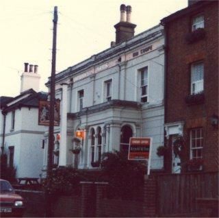 Outside. (Pub, Key). Published on 16-06-2006