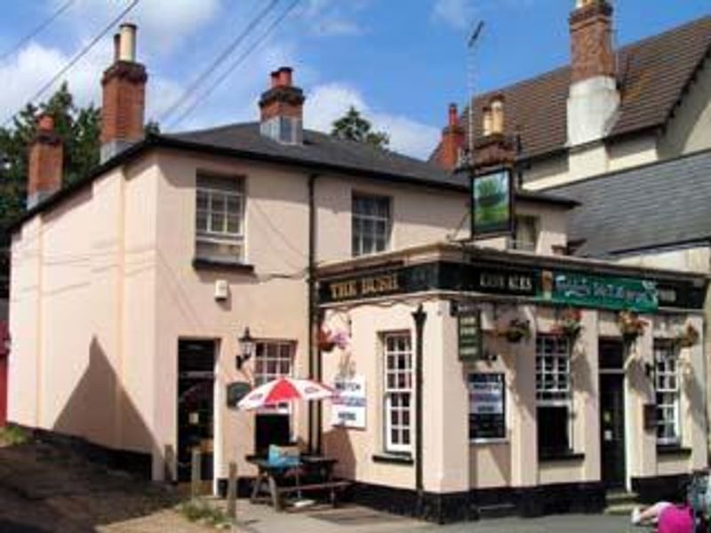 Outside. (Pub, Key). Published on 31-07-2006