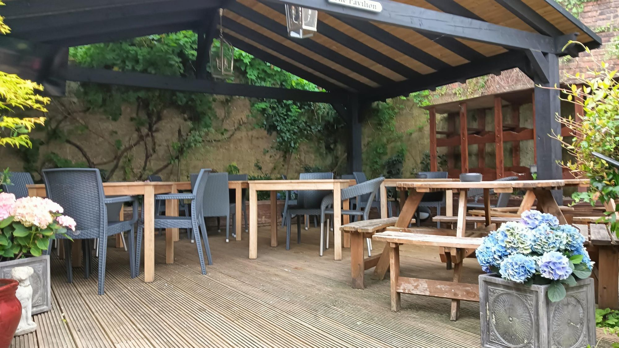 Garden. (Pub, Garden). Published on 10-09-2024