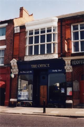 Outside. (Pub, Key). Published on 18-06-2006