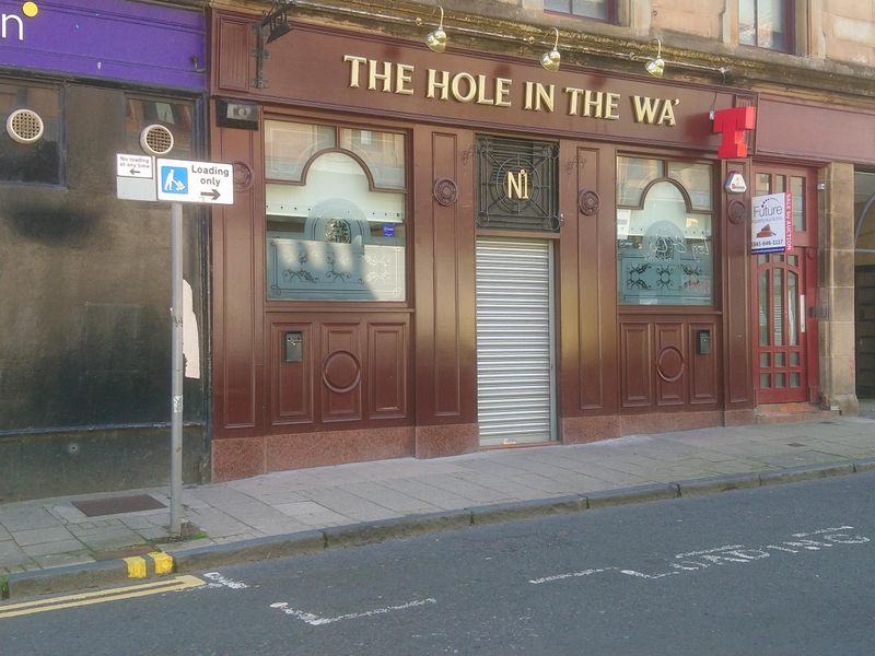 Hole in the Wall, Greenock  (Photo: Russell Sweeny 05/07/2022). (Pub, External, Key). Published on 08-08-2022