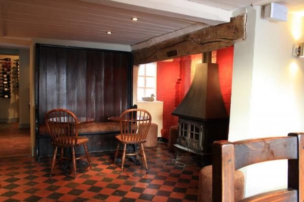 (Pub, Bar). Published on 06-09-2016