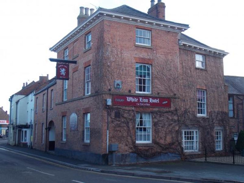 White Lion, Oakham. (Pub, External). Published on 05-01-2014
