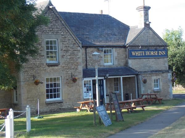White Horse Morcott. (Pub). Published on 11-11-2013