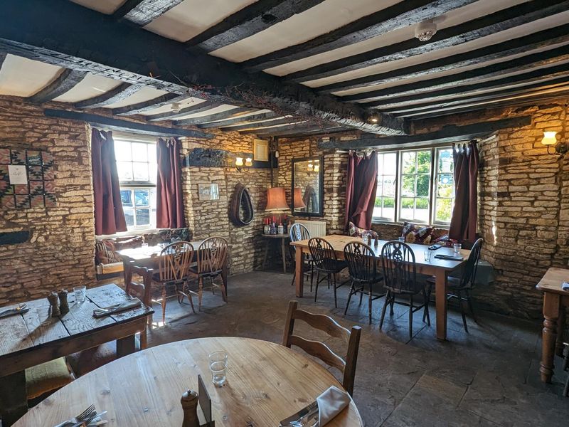 (Pub, Bar). Published on 02-10-2025 