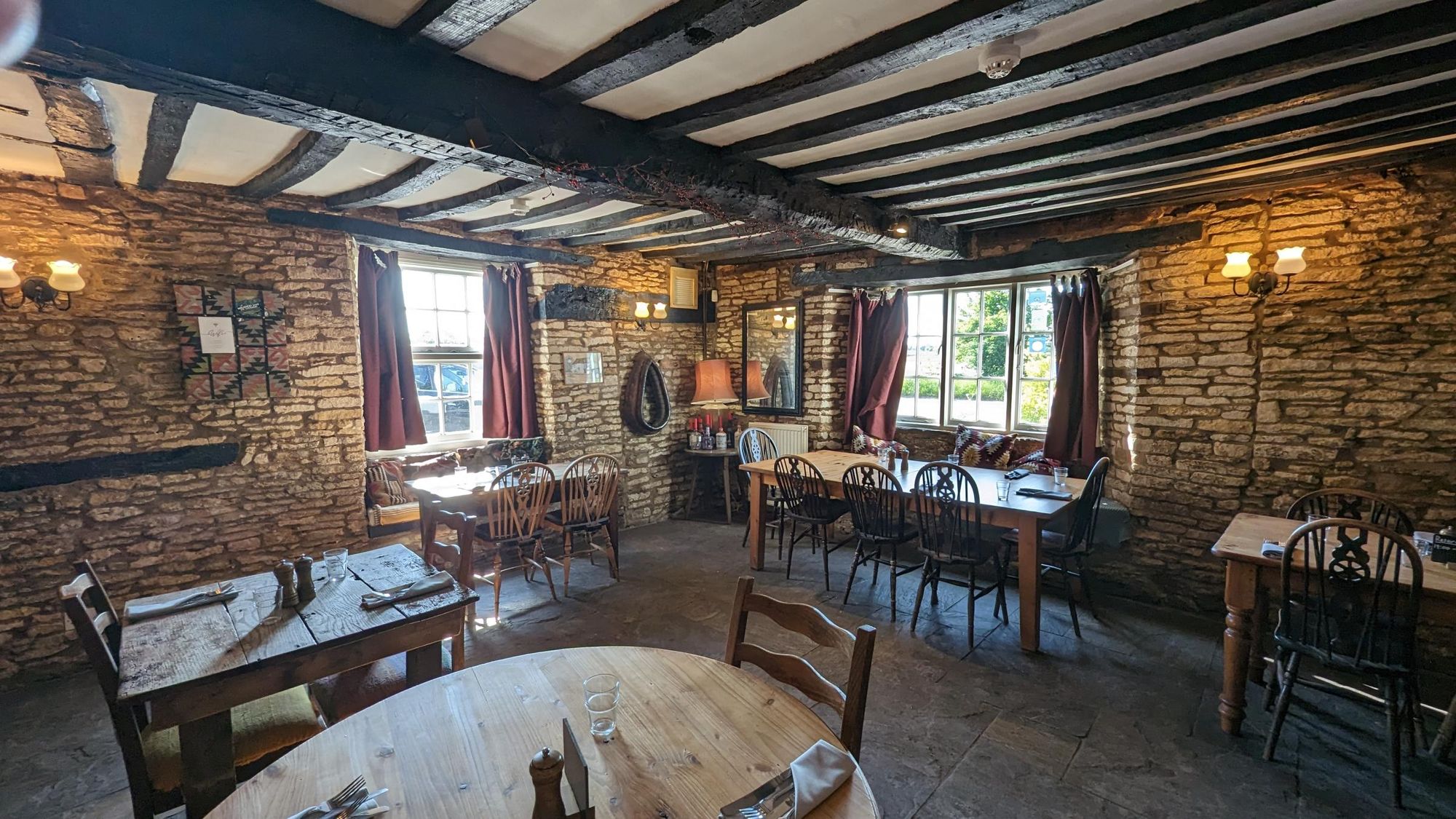(Pub, Bar). Published on 02-10-2025