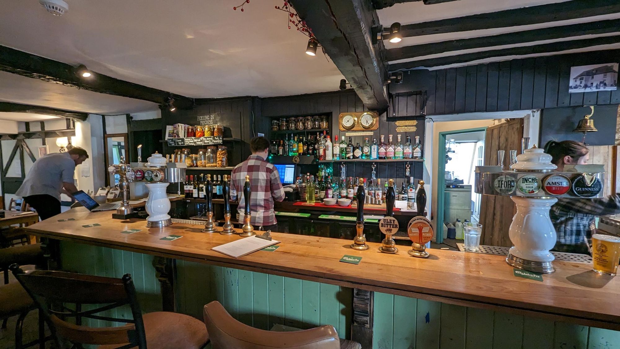 (Pub, Bar). Published on 02-10-2025
