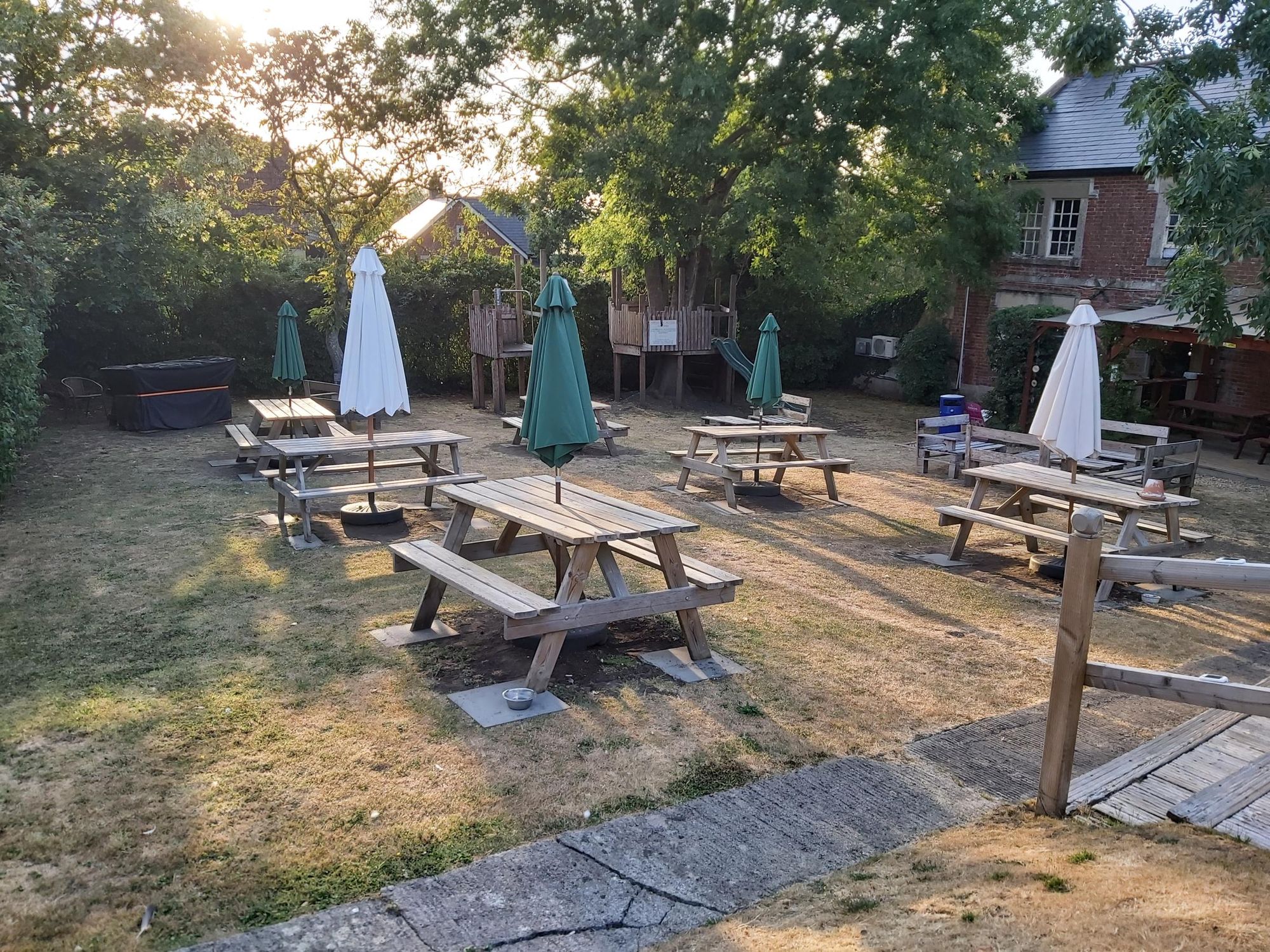 Brewery Inn, Seend Cleeve (Photo: Bob Brodie - 22/07/2026). (External, Garden). Published on 21-08-2026
