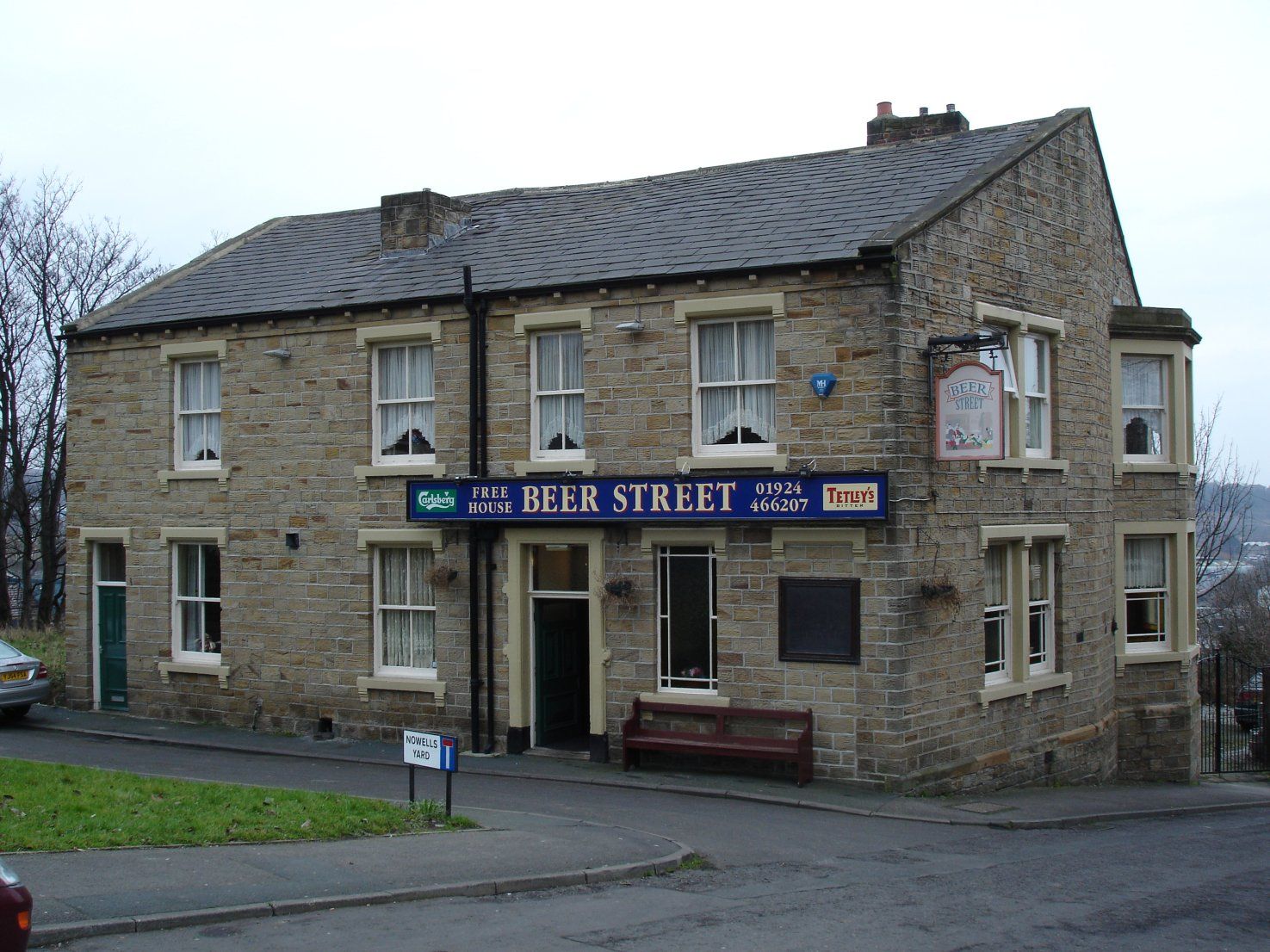 Main entrance. (Pub, External). Published on 07-04-2013