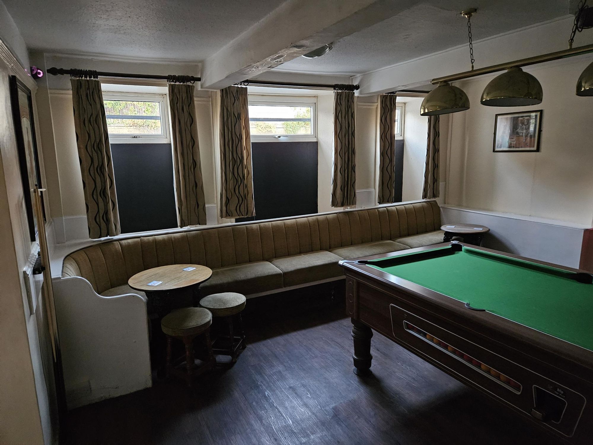 pool room left side. Published on 10-09-2026