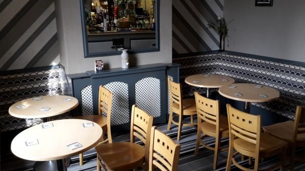 Lounge. (Pub). Published on 10-10-2015