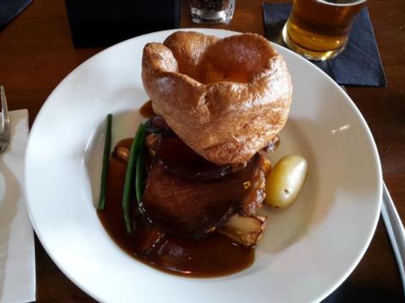 Sunday lunch. (Restaurant). Published on 29-05-2016