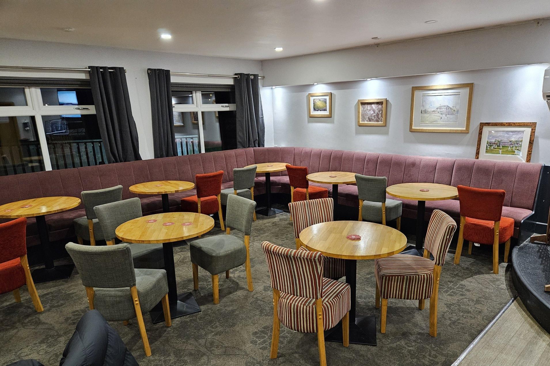 lounge. (Pub). Published on 22-11-2025