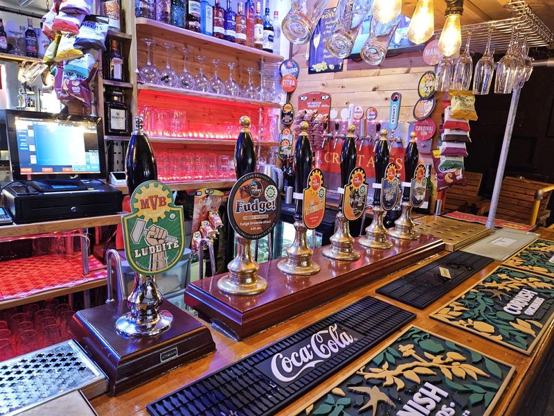 Pumps. (Bar). Published on 25-02-2024
