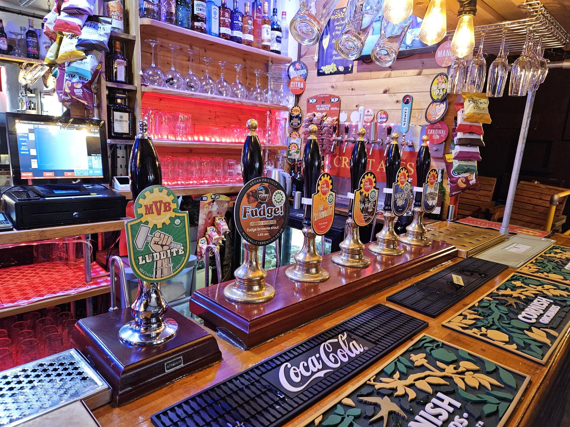 Pumps. (Bar). Published on 25-02-2024
