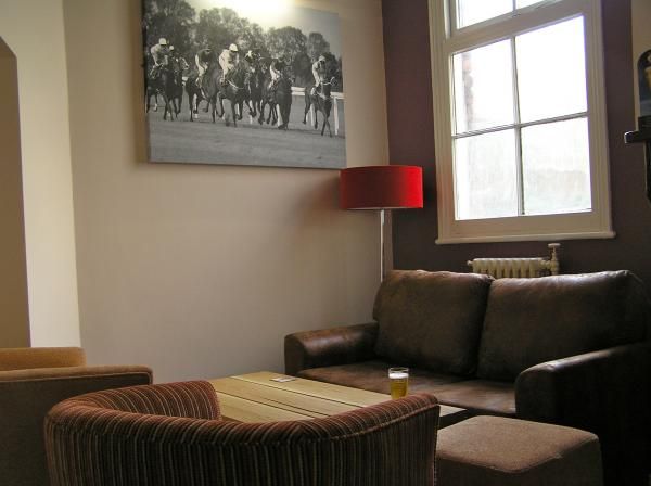(Pub, Bar). Published on 12-02-2012