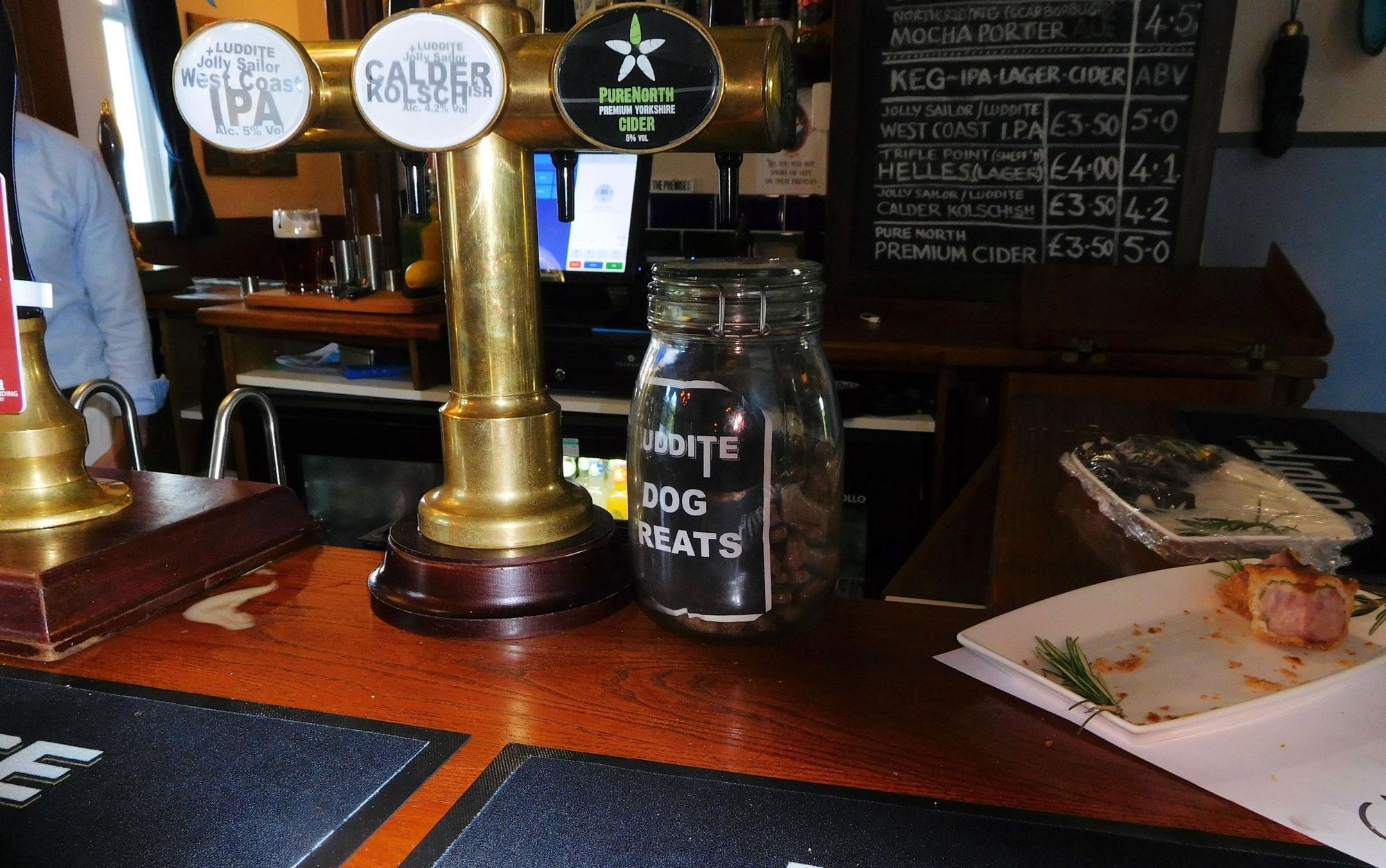 dog treats. (Bar). Published on 16-07-2020