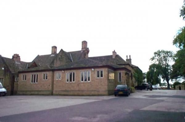 before entrance to Jacobean pub was hidden by smoking shelter. (External). Published on 23-07-2013