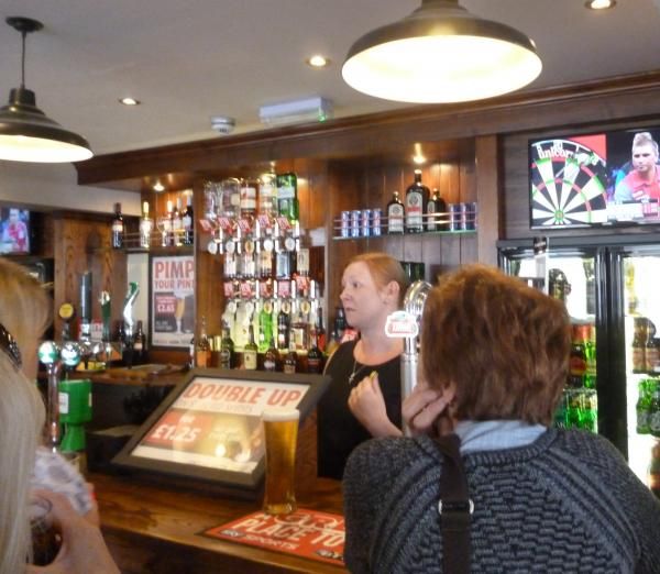 (Bar, Publican, Customers). Published on 11-06-2014