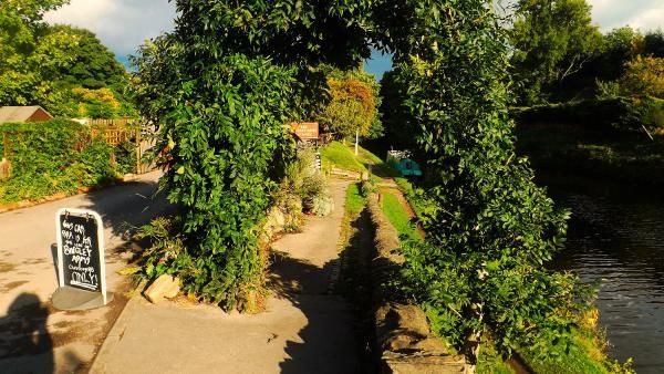 canalside garden & moorings. (Garden). Published on 03-06-2016