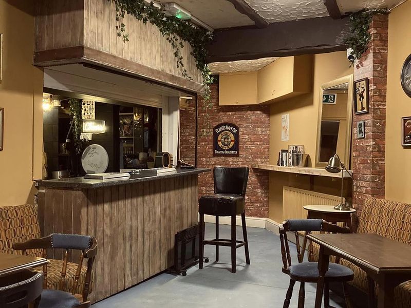 (Pub, Bar). Published on 27-03-2023