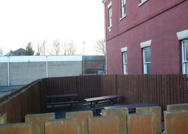 smoking corral. (External, Garden). Published on 14-01-2014
