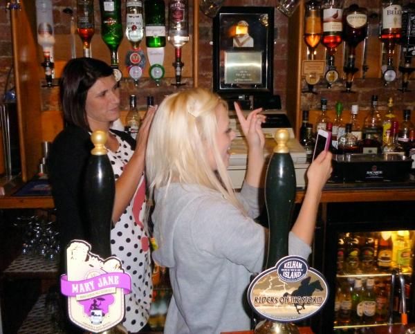 bar staff. (Bar). Published on 24-09-2013