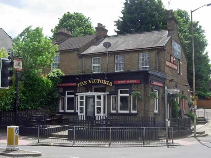 Victoria, Oxhey. (Pub, External). Published on 06-02-2013