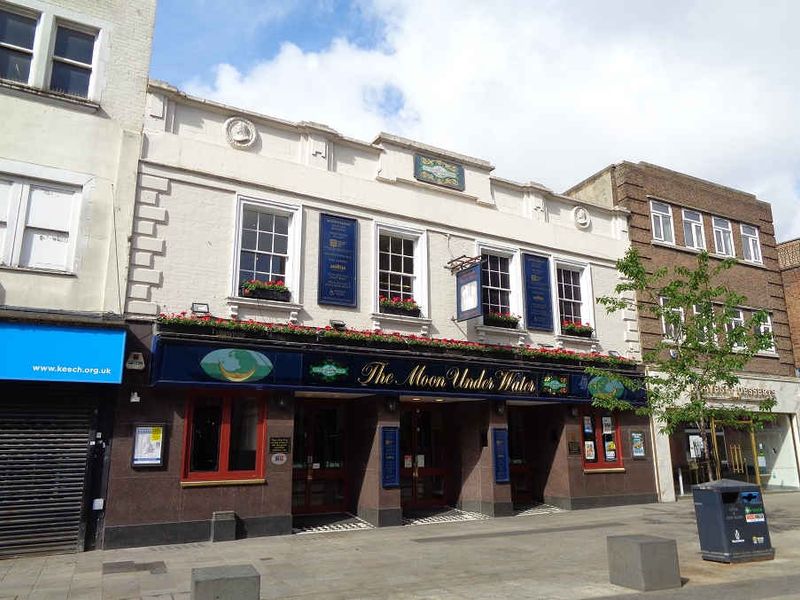Moon Under Water - Watford. (Pub, External, Key). Published on 01-01-1970