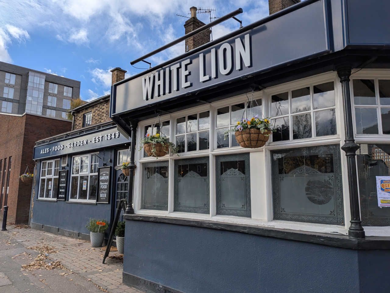 White Lion. (Pub, External, Key). Published on 01-01-1970