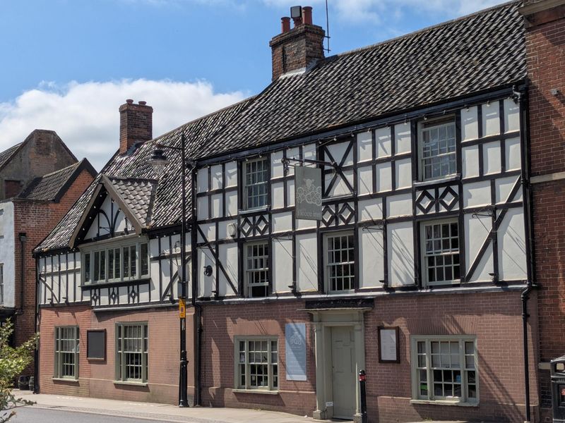 Fleece Bungay 170525.jpg. (Pub, External, Key). Published on 18-05-2025