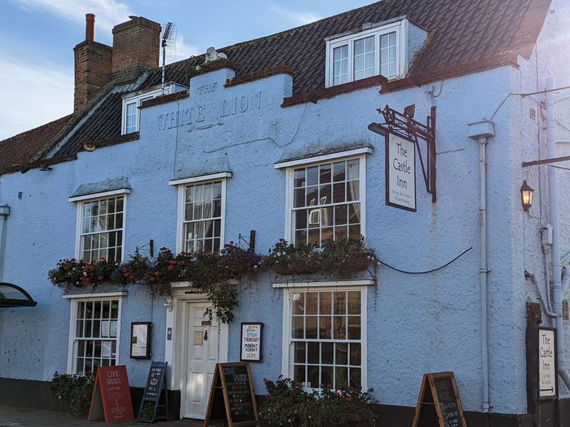 Castle Inn Bungay 221022. (Pub, External). Published on 23-10-2022