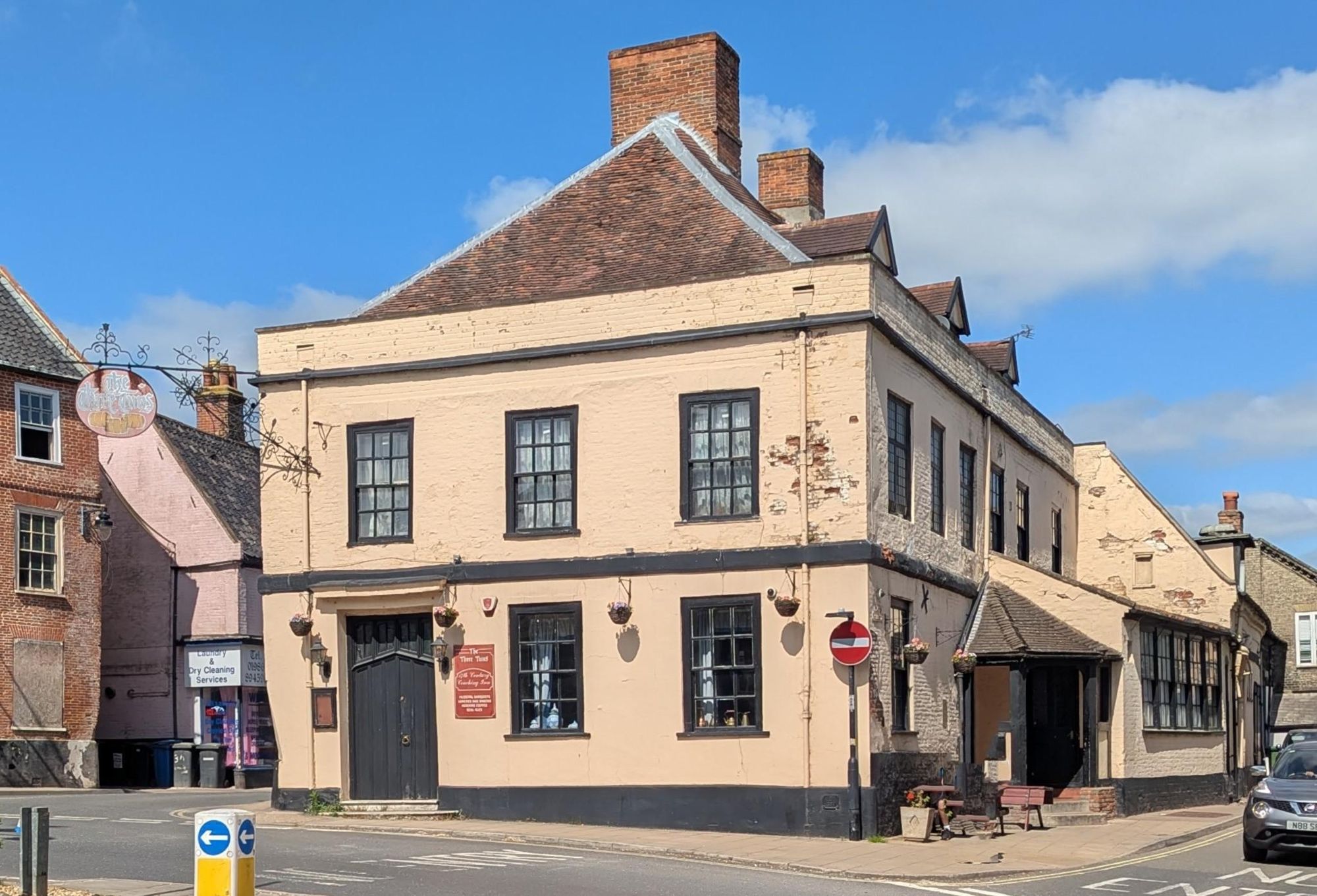 Three Tuns Bungay 170525.jpg. (Pub, External, Key). Published on 18-05-2025
