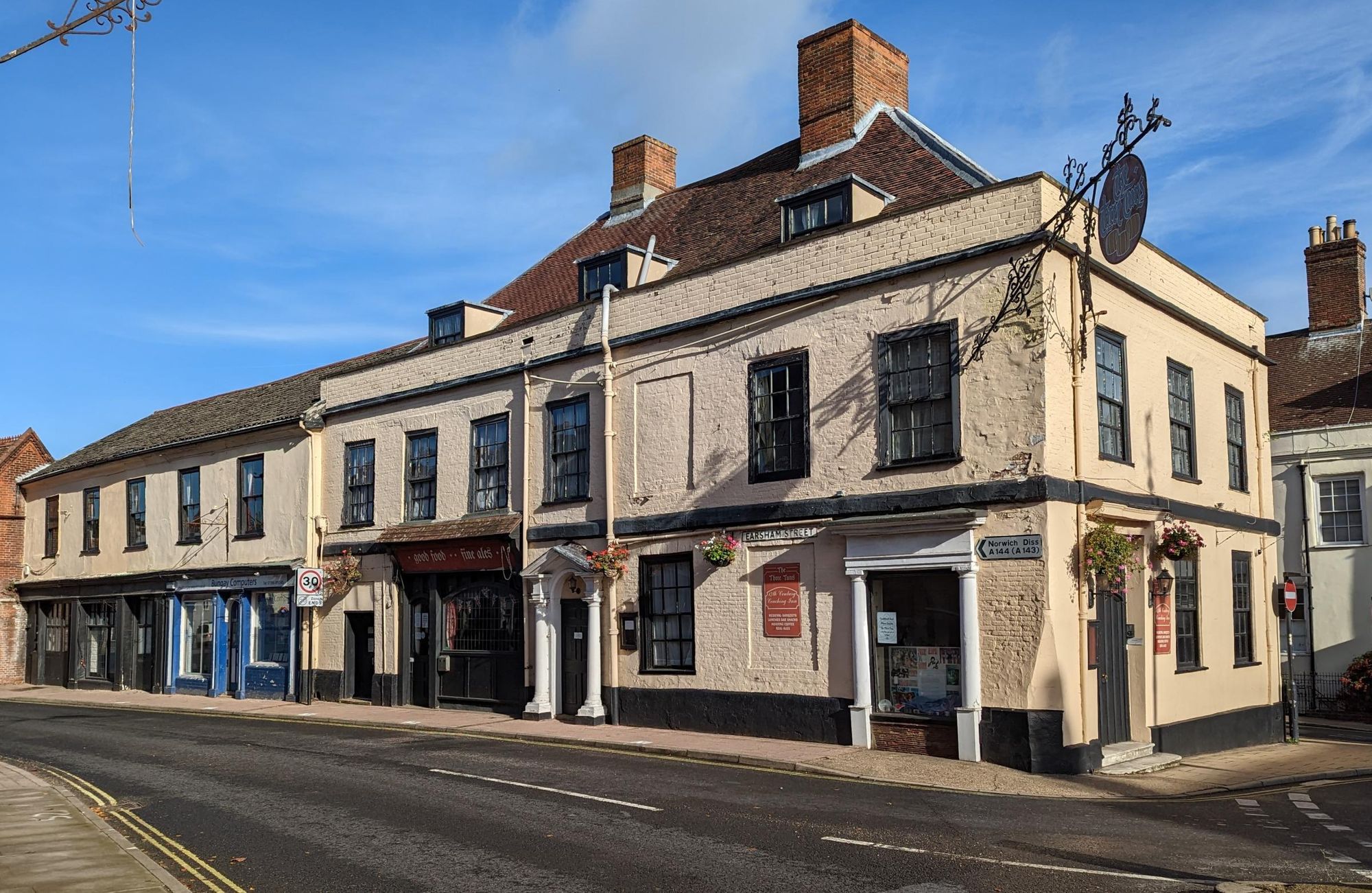 Three Tuns Bungay 221022. (Pub, External, Key). Published on 23-10-2022