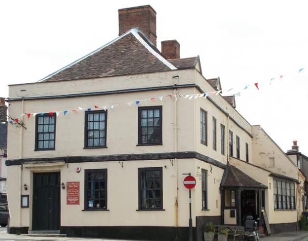 Bungay Three Tuns. (Pub). Published on 18-09-2014