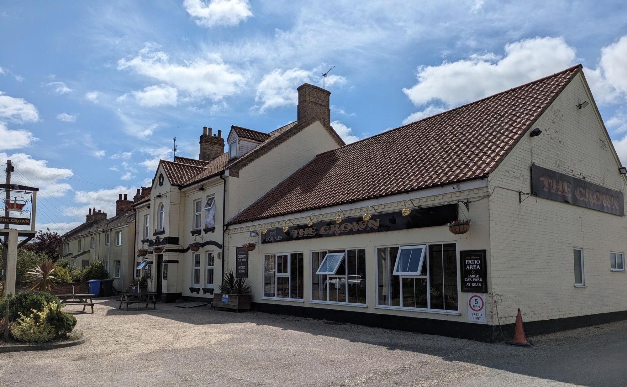 Crown Carlton Colville 050725 v2.jpg. (Pub, External). Published on 06-07-2025
