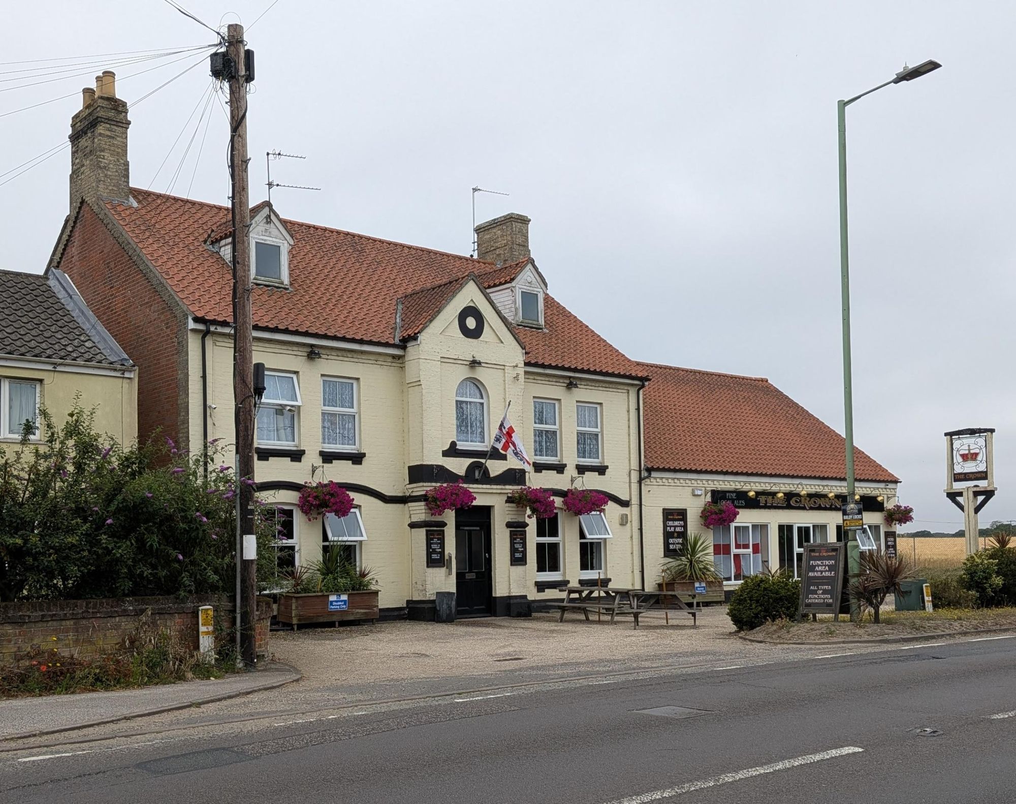 Crown Carlton Colville 110726.jpg. (Pub, External, Key). Published on 12-07-2026