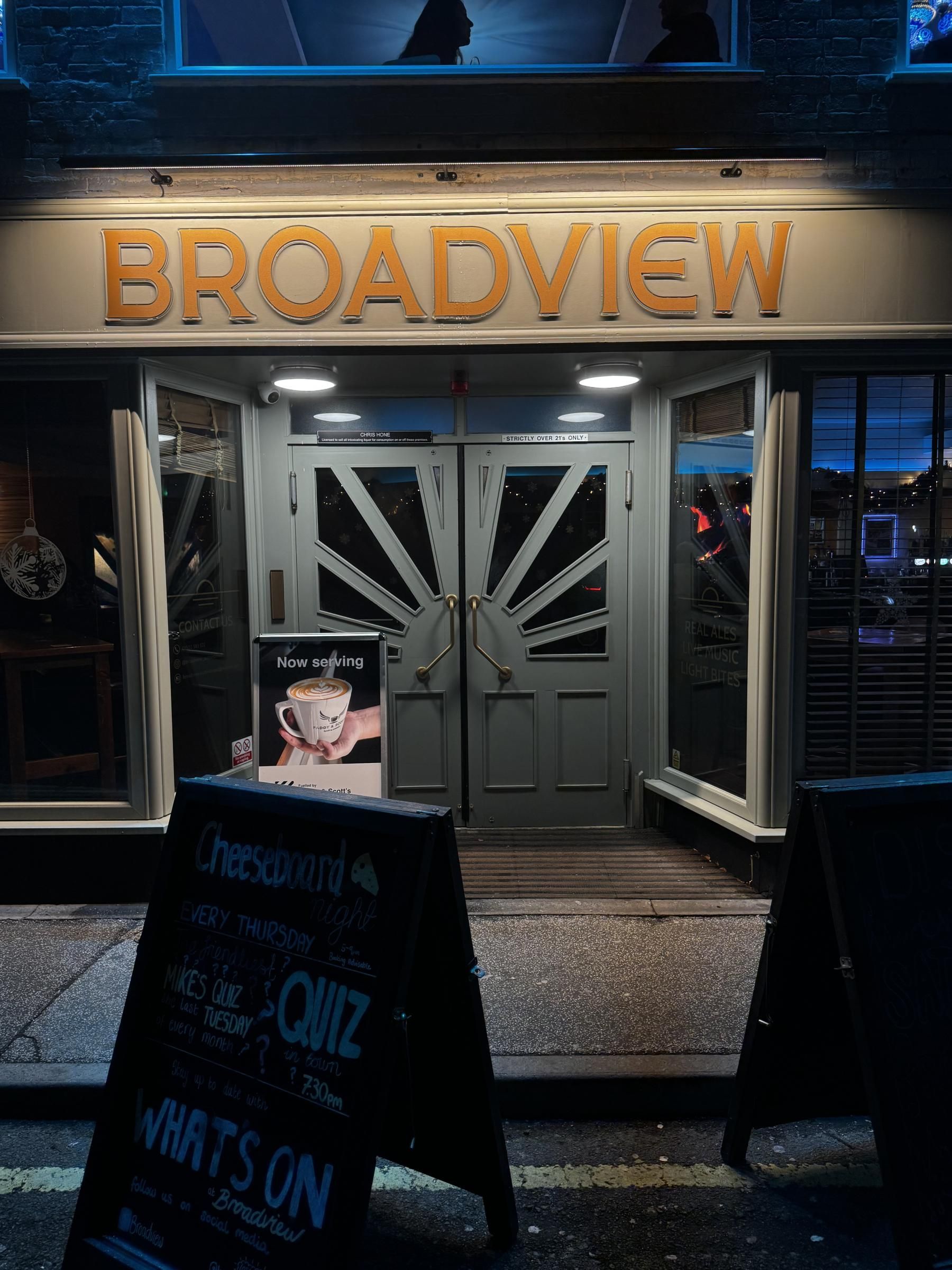 Broadview Oulton Broad 052526 main entrance Copyright of bar.jpg. (Pub, External). Published on 05-02-2026