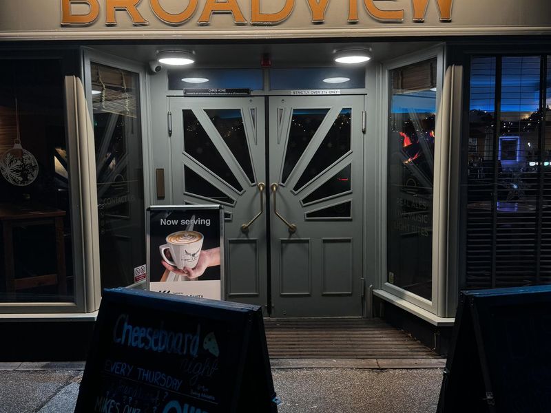 Broadview Oulton Broad 052526 main entrance Copyright of bar.jpg. (Pub, External). Published on 05-02-2026 