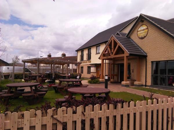 Spring Tide Lowestoft - garden. (Pub, External, Garden). Published on 07-05-2015