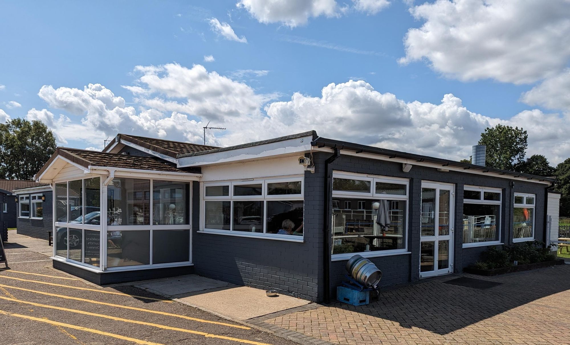 Moss & Co Broadlands 250723. (Pub, External, Key). Published on 26-07-2023